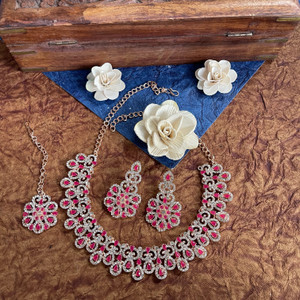 vatsalya creation alloy gold-plated ruby red jewel set pack of 1
