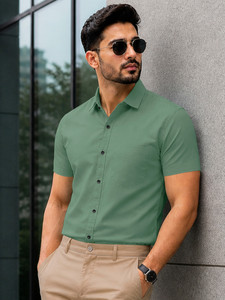 VeBNoR Men Solid Formal Light Green Shirt