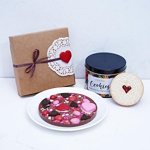 velvet fine chocolates sweet love combo  chocolate pizza amp jammy dodger cookies  perfect gift for valentines day anniversaries amp special occasions  1 pack