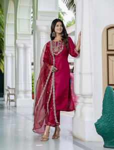 VredeVogel Women Kurta Pant Dupatta Set