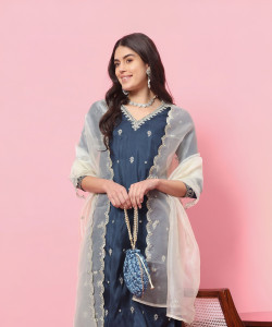 VredeVogel Women Kurta Pant Dupatta Set
