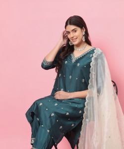 VredeVogel Women Kurta Pant Dupatta Set