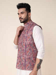 W G Sleeveless Self Design Men