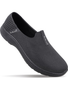 WALKAROO Mens Slip-On Walking ShoeBreathable Uppersoft sole