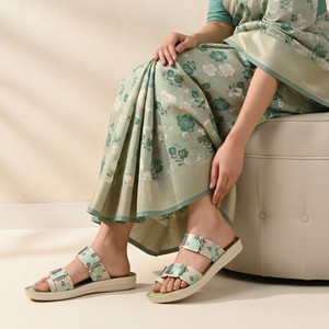 WALKAROO Women Casual