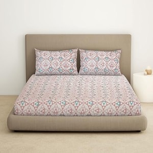 welspun double bedsheet with 2 pillow covers 220 x240 cms  43 x68 cms  dazzle softtouch and wrinklefree sateen microfiber bed sheets with ornate print blush
