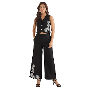 WineRed Woman Geometric Print Waistcoat Pant