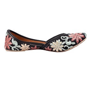 Women Punjabi Embroidery Jutti with Beautiful Design