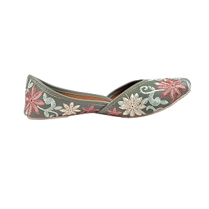 Women Punjabi Embroidery Jutti with Beautiful Design