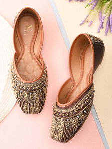 XE Looks Jutis For Women