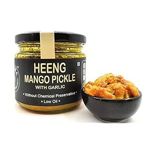 zaaika garlic heeng mango pickle low oil indian traditional home made hing garlic achaar with glass jar  no preservatives - 300 grams